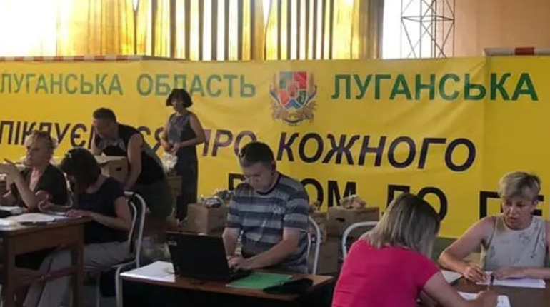 За три дні тижня переселенцям з Луганщини видано 540 продуктових наборів. Де надавали гуманітарку