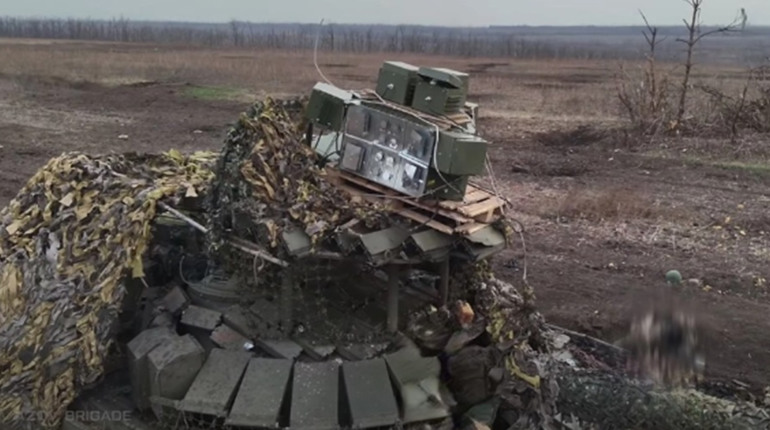 На Луганщині український безпілотник поцілив у МТ-ЛБ. Де знищили російського панцирника
