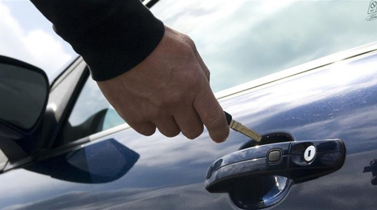 Аварійне відкриття замків авто у Києві – це «SmartKey»