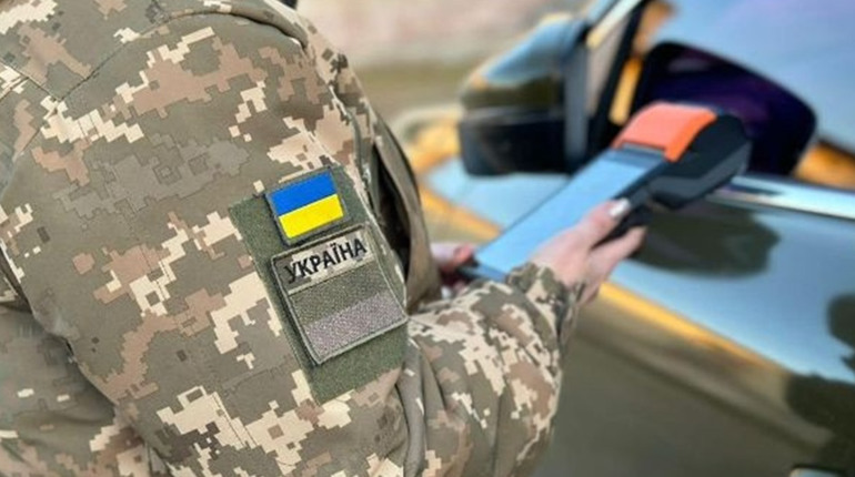 Через пункт пропуску "Маяки" чоловік із купленими свідоцтвами на дітей намагався перетнути кордон