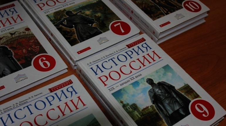 На тимчасово окупованій Херсонщині діти вчитимуть “переписану” росіянами історію