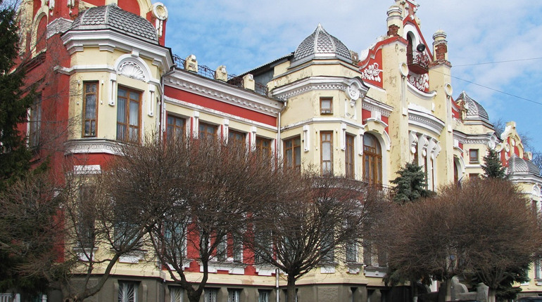 На Красноградщині завищили вартість лінолеуму для укриття за 8 000 000 грн в малокомплектній школі