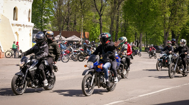 Тростянчани відкрили мотосезон та проїхались містом. Як це було?