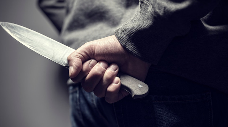 На вісім років можуть ув’язнити ревнивця зі Сновщини, що вдарив сусіда ножем