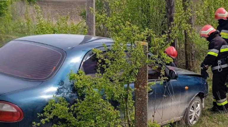 ДТП біля Сатанова. На об'їзній дорозі легковик з'їхав у кювет