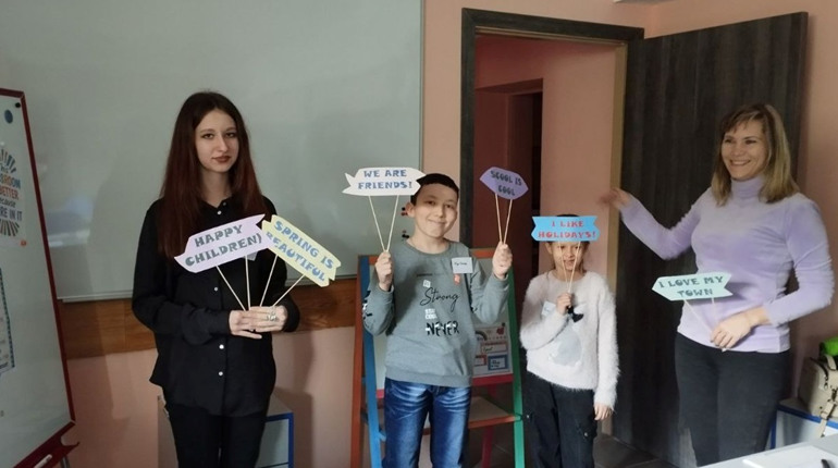 Освітній хаб "Аліса в країні знань", запрошує дітей з Торецької громади на заняття у Києві