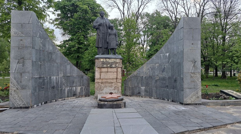 Із Меморіалу вічної слави прибрали роки початку "великої вітчизняної війни"