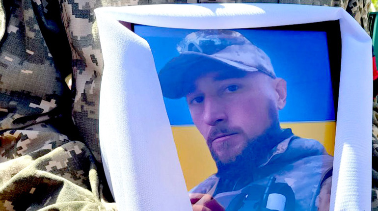 Без тата залишилися двоє синів: у Гадячі попрощилися із загиблим Олегом Дерев’янком