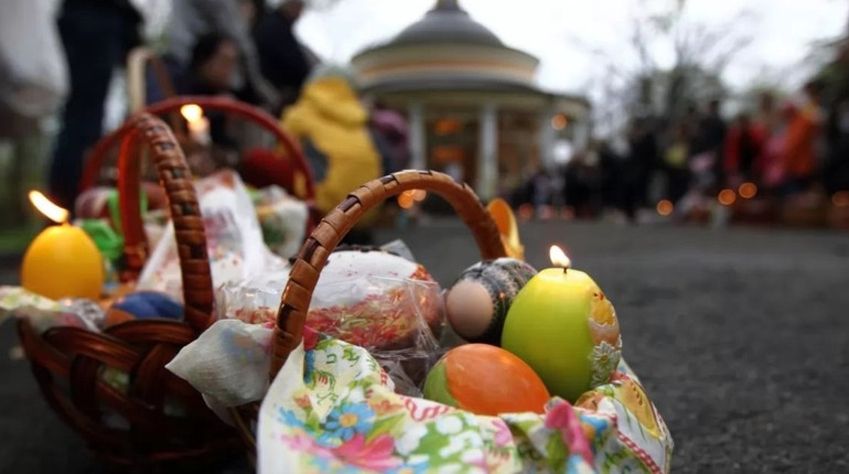 Жителів Запорізької області просять долучатися до богослужінь на Великдень онлайн