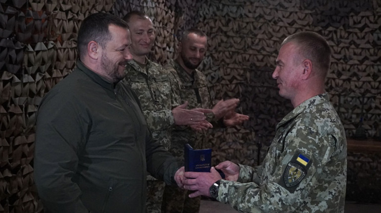 Понад два десятка прикордонників відзначено знаками пошани "Захиснику Луганщини"