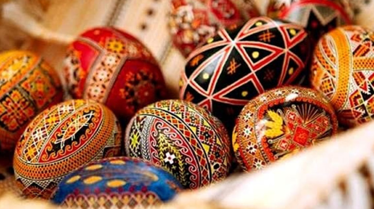 Як гарно українською вітатися на Великдень та як оригінально привітати один одного зі святом