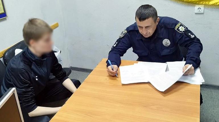 Студентка підозрюється у вбивстві батька: поліція Чернігова затримала 21-річну дівчину