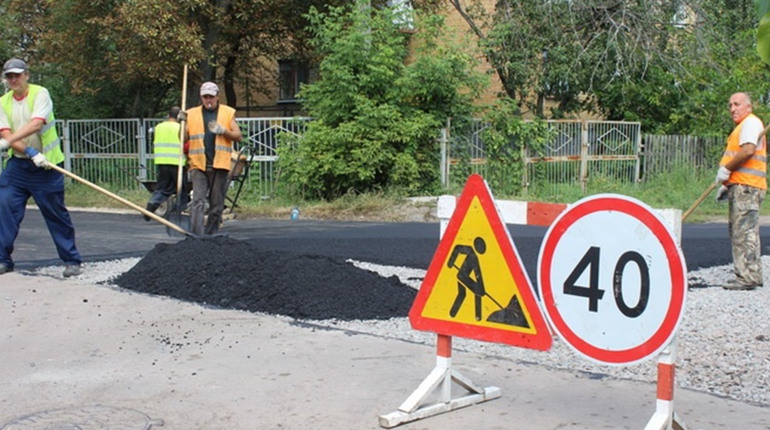 В Покровську витратять 2,3 млн грн на ремонт дороги на вулиці, яку ремонтували торік