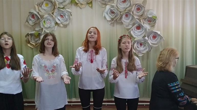 ДШМ запрошує на концерт “Кароока Україна” 16 травня до МЦ “Червона Калина”