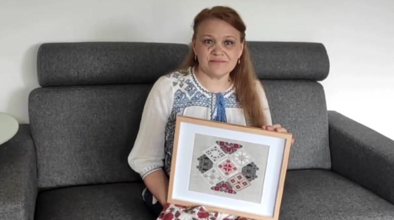 "Кожне село мало свої звичаї", - мешканка Волноваського району розповіла про вишивку Донеччини
