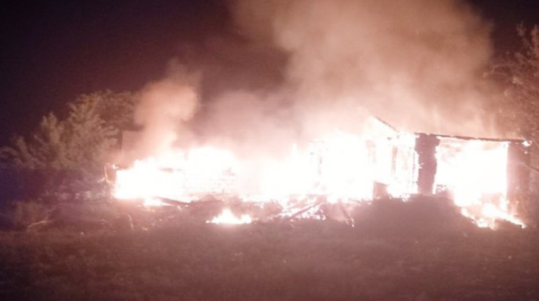 Палає від обстрілів. На Луганщині окупанти поскаржилися на черговий "прильот" та пошкодження