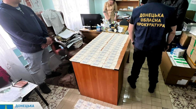 У Покровському районі голову ВЛК викрито на хабарі у розмірі 1000 доларів США
