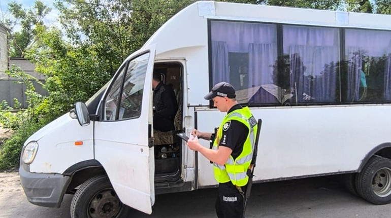 До адміністративної відповідальності притягнули 22 водіїв автобусів на Шосткинщині