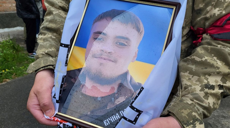У Гадячі попрощалися із загиблим Романом Литвиновським