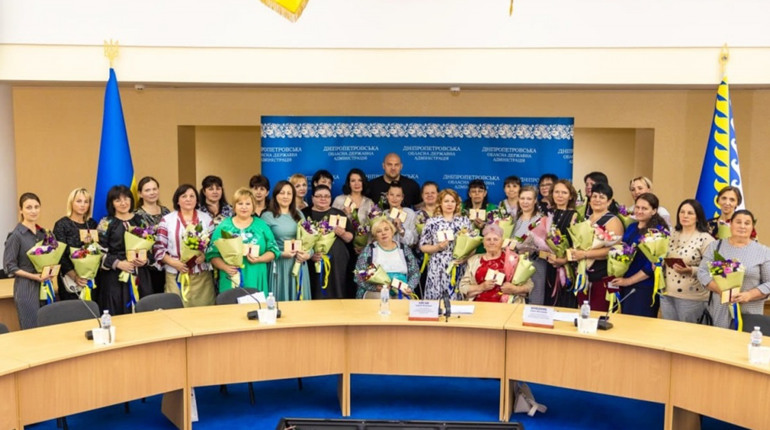 Двом мешканкам Покрова вручили звання "Мати-героїня"