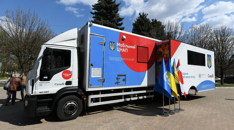 ЄС та ООН передали Полтавщині ЦНАП на колесах