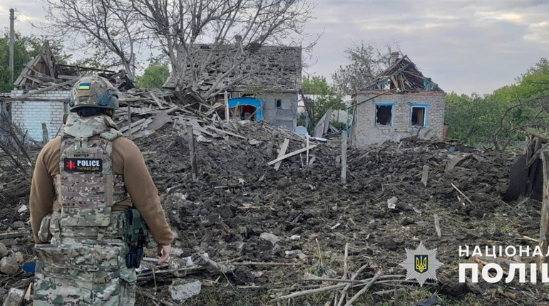 Ворожі обстріли не вщухають: у Торецькій громаді поранено людину та пошкоджено 13 будинків