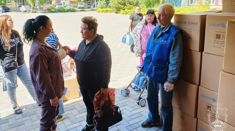 Родини з дітьми до 14 років у Покровську отримують гуманітарну допомогу від БФ «Янголи спасіння»