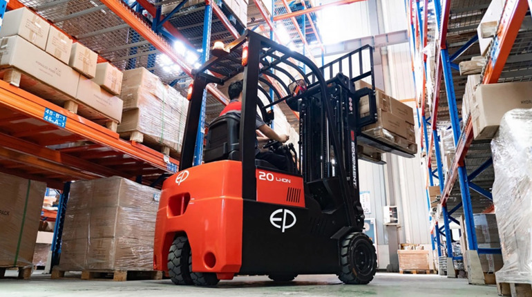 Вперше в Україні: автонавантажувачі EP Equipment для роботи у вагонах і контейнерах