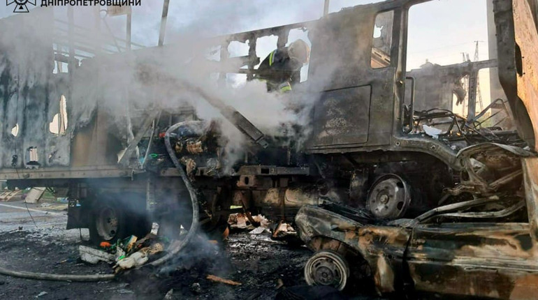 Поблизу П'ятихаток горіли автівки: загинули люди