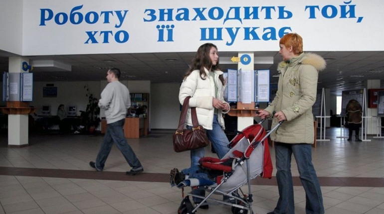 Переселенцям з Луганщини надають ваучери на безкоштовне здобуття нової професії. Як отримати