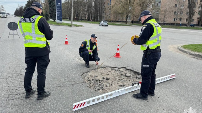 Відповідальність за поганий стан доріг на Полтавщині: поліція виписує штрафи