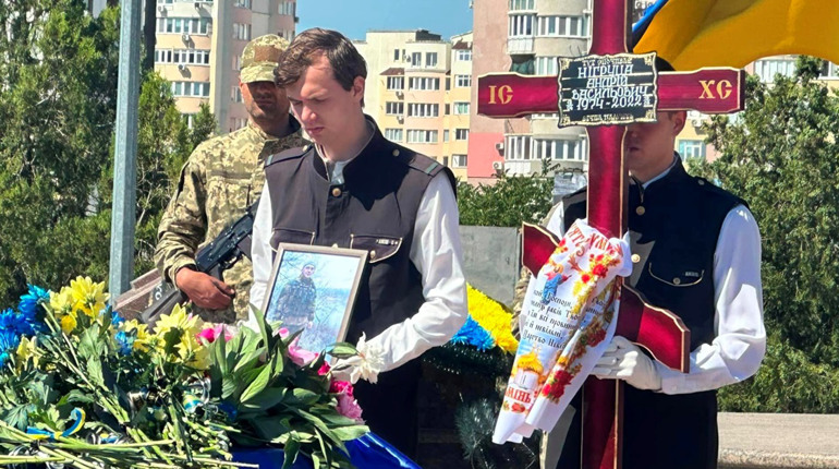 Южненська громада провела в останню путь 55-го воїна-земляка (ФОТО)