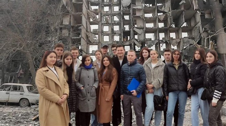 Гастролери з РФ. Навіщо окупанти завозять на Луганщину масовку з російських студентів