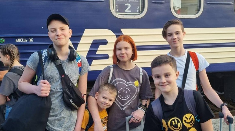Діти з Покровської громади вирушили на оздоровлення до табору "Перлина Донеччини" в Карпатах