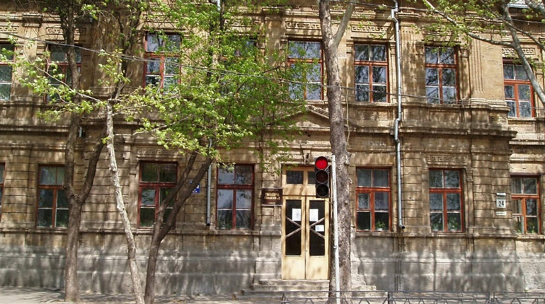 Аналітики виявили неефективне використання бюджетних коштів на реставрації Миколаївської гімназії