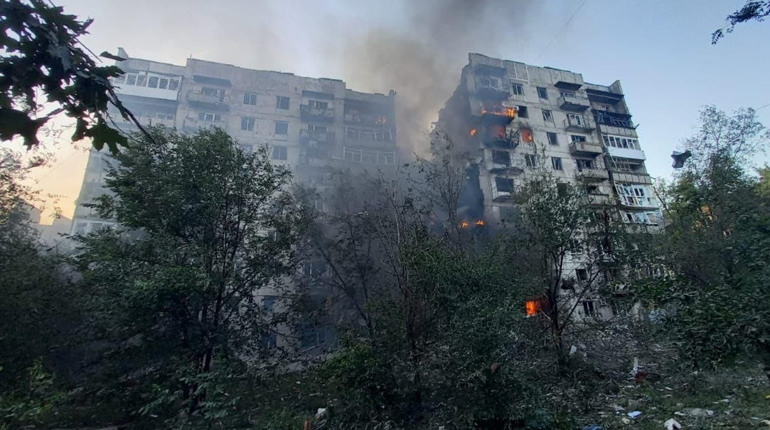 Ворожі обстріли на Донеччині: У Торецьку двоє загиблих, троє поранених та багато руйнувань