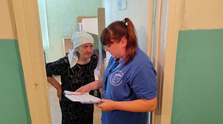 Покинути дім у 84 роки. Волонтери розповіли історію евакуації Просковії із прикордоння Глухівщини
