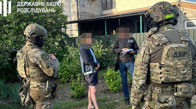 Били гумовими кийками та викручували руки: у полтавській колонії службові особи катували в’язнів