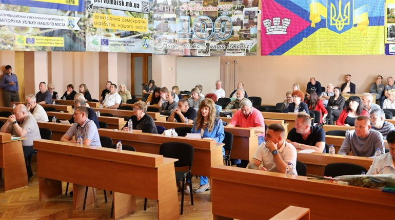 У травні на сесії первомайські депутати розглянули близько півсотні питань: як це було