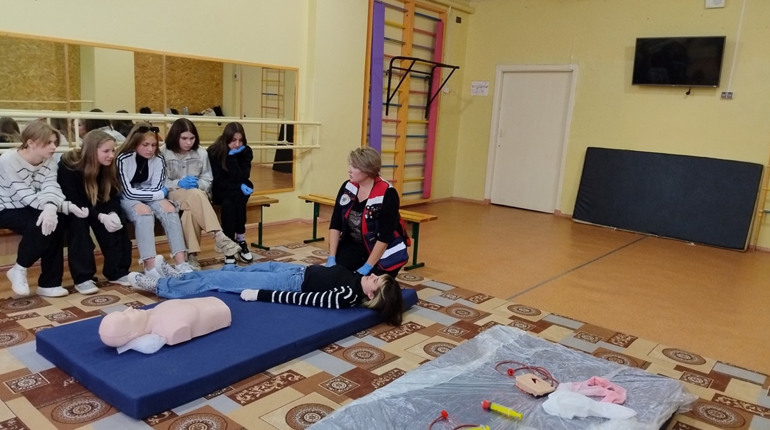 У Жовтих Водах 200 учнів та педагогів пройшли навчання з тактичної медицини