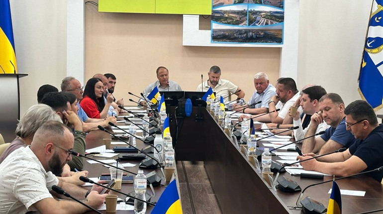 Візит Гринчака, непорозуміння депутатів та тривала перерва: як минула сесія міськради в Южному