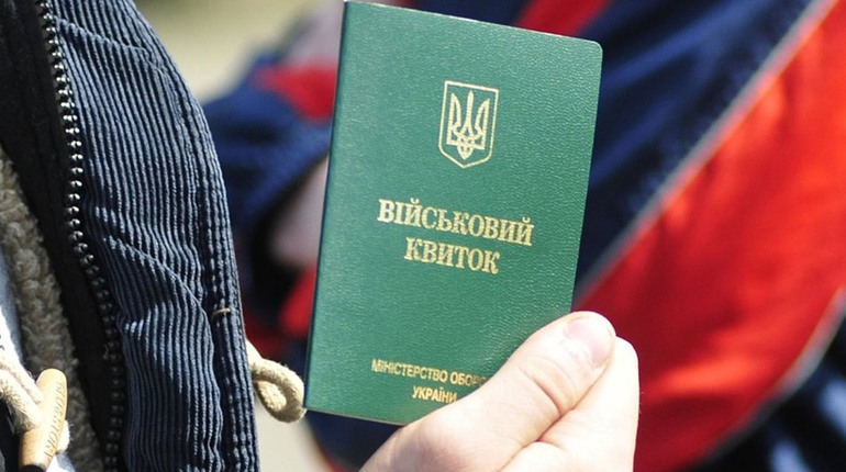 Закарпатський ТЦК заявив, що переселенець з Луганщини намагався здійснити напад на групу оповіщення