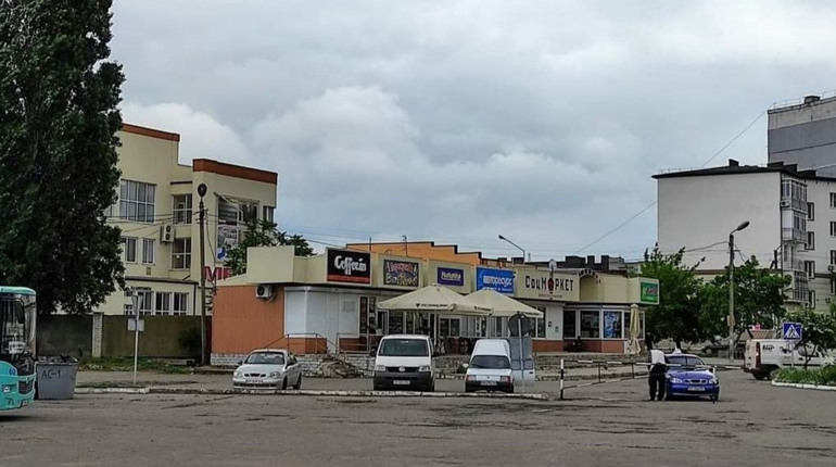 Квіти, море, алкоголь: як в окупації справляються з викликами