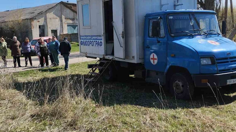 Працює пересувний флюорограф, а лікарі центру ПМСД проводять огляди