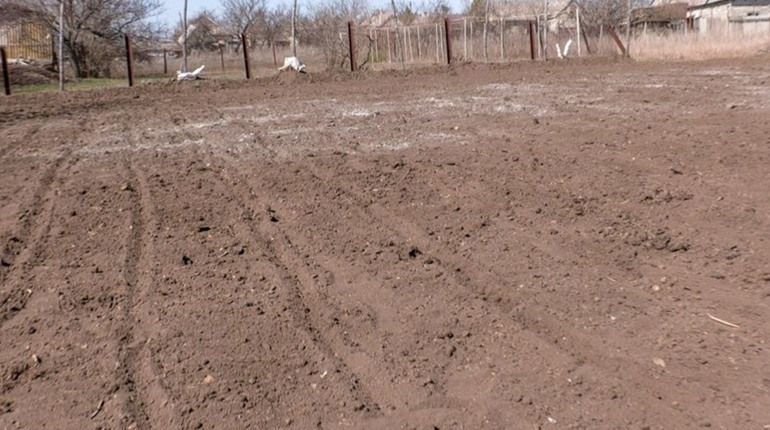 На Гуляйпільщині внаслідок атаки безпілотника постраждав мешканець, який працював на городі