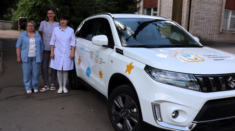 Патронажні медсестри Покрова отримали легковий автомобіль для роботи