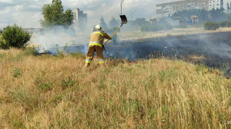 В Южноукраїнську ліквідували пожежу на Набережній Енергетиків