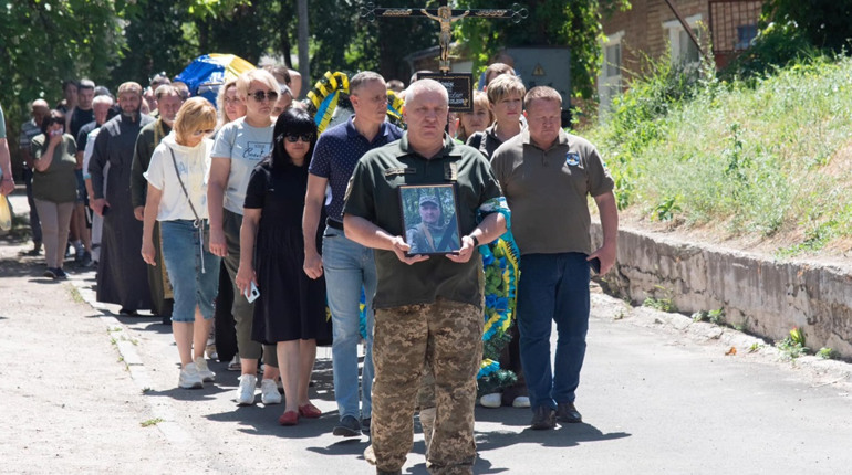 У Нікополі провели в останню путь воїна Сергія Тюніна
