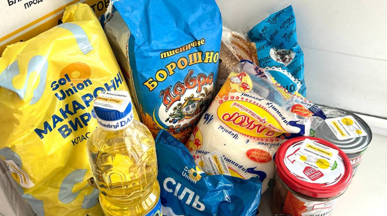 ВПО Глухівської громади продовжують видавати продуктові набори. Що в них?