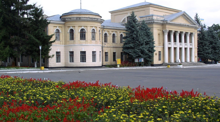 А ти знаєш Первомайськ? Що було раніше в будівлі, що на фото: тест